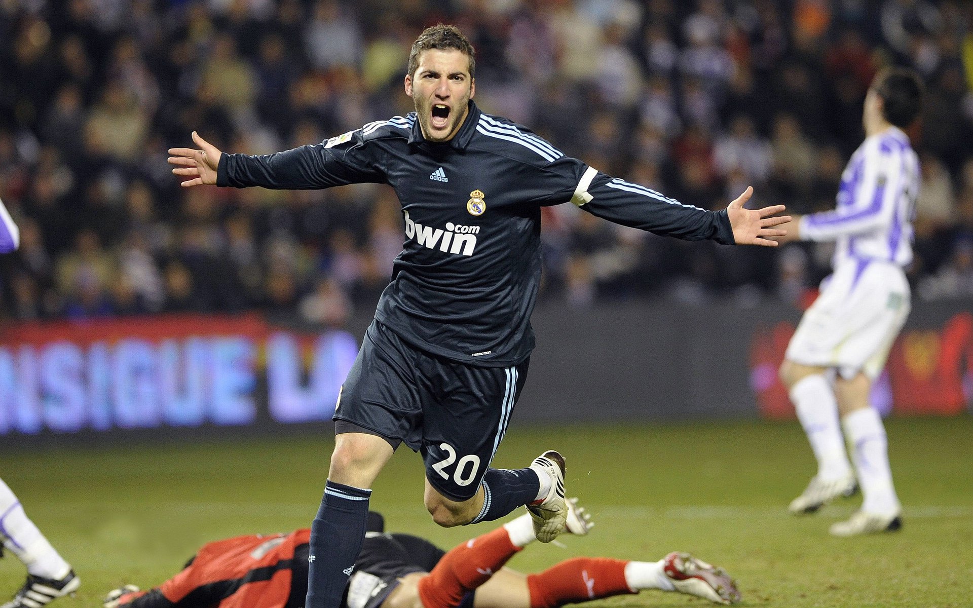 世界田径接力锦标赛,中国队闯进男子4x100决赛,田径男子4×100接力世界纪录