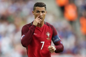 开云官网入口-_城市高空冲浪：极限运动新体验_，水上高空冲浪