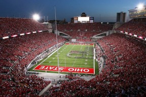 开云首页登录-【队伍调整】赛季中期换人策略成胜负关键，啥时候换赛季